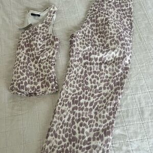 NWT set women’s violet giraffe print size 4 top and bottom